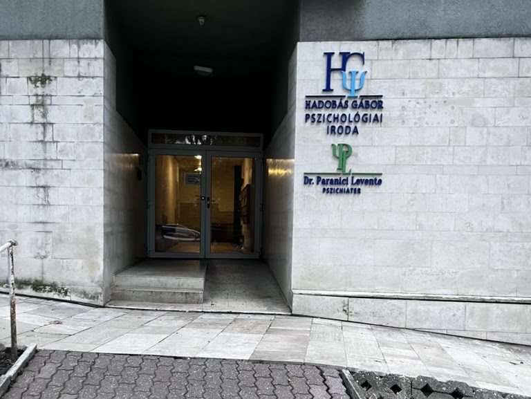 The practice entrance from Pazonyi tér