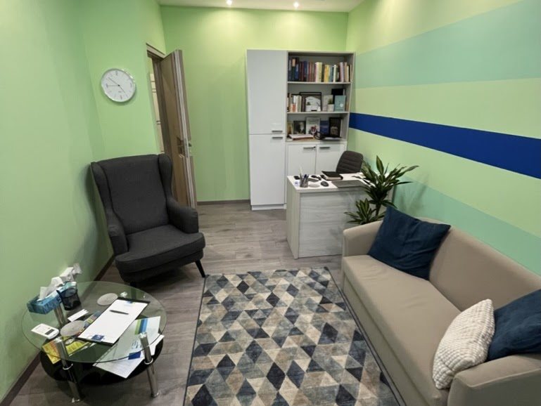 The conversation corner with armchair and bookshelf